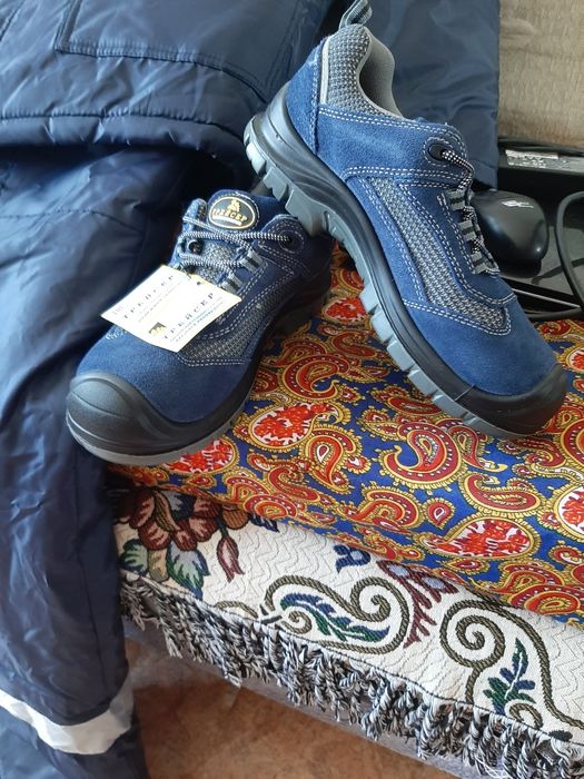 Продаю новую спец одежду и обувь