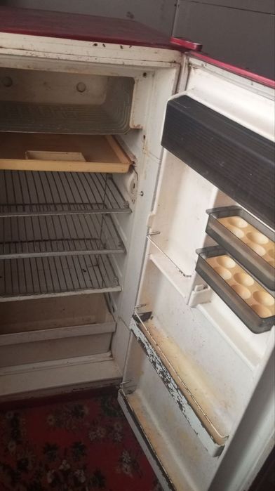 Холодильник сотилади