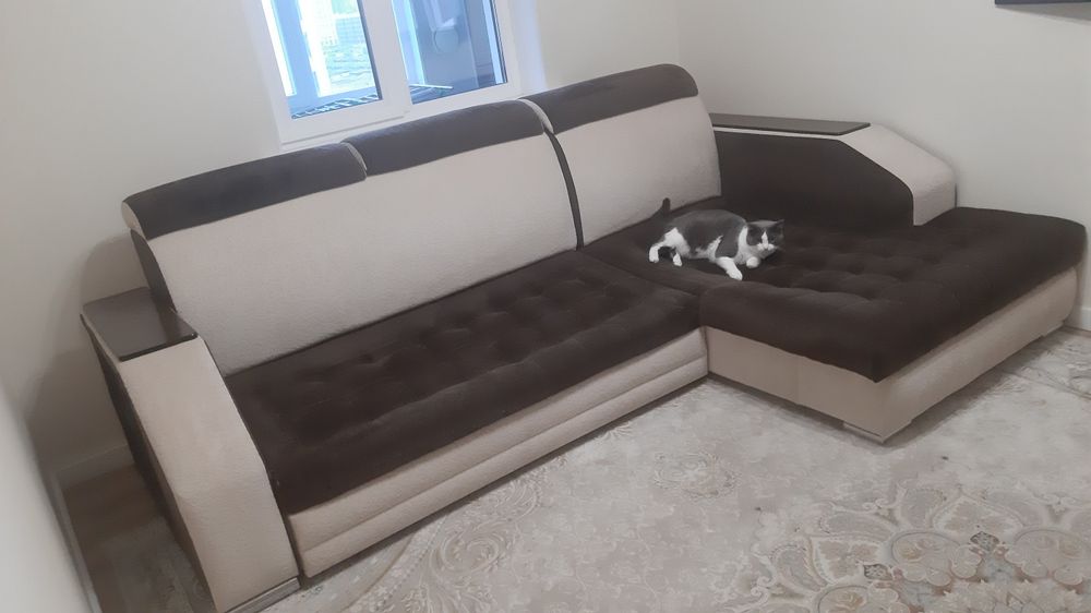 Продам б/у диван. Требует ремонта