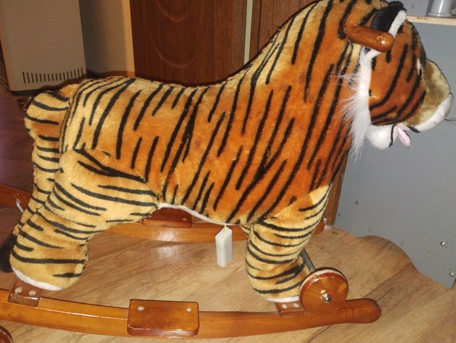 Продавам конче люлка и и тигър