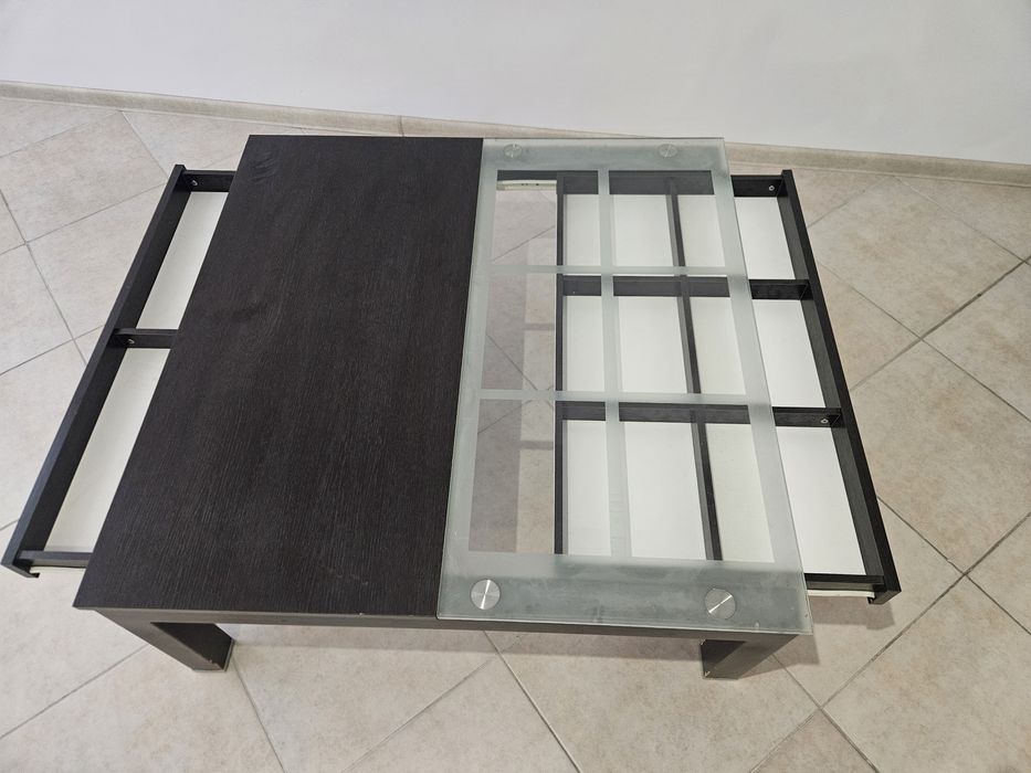 Холна маса от масив и стъкло