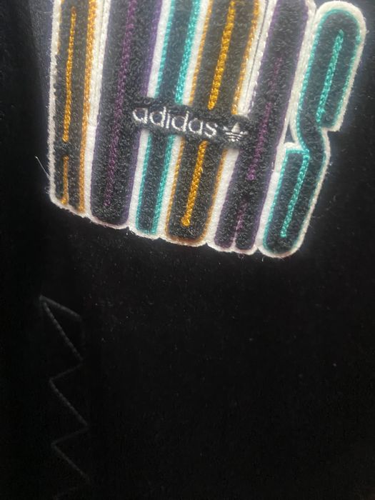 Яке Адидас дизаинерско