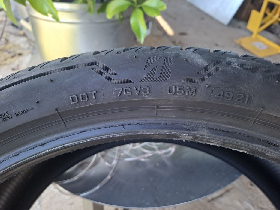Bridgestone 275/35 /r21 летни