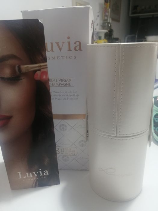Set pensule de machiaj cu cutie. Luvia cosmetics