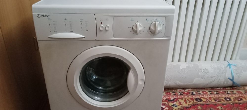 Стиральная машина Индезит очень хорошом рабочим состояни