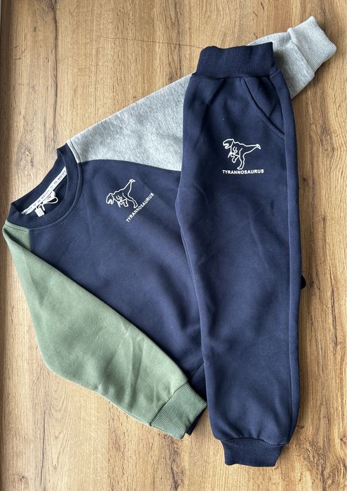 Продам костюм