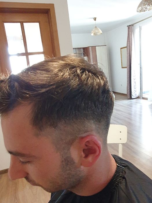 Frizer la domiciliu sau la locația mea.