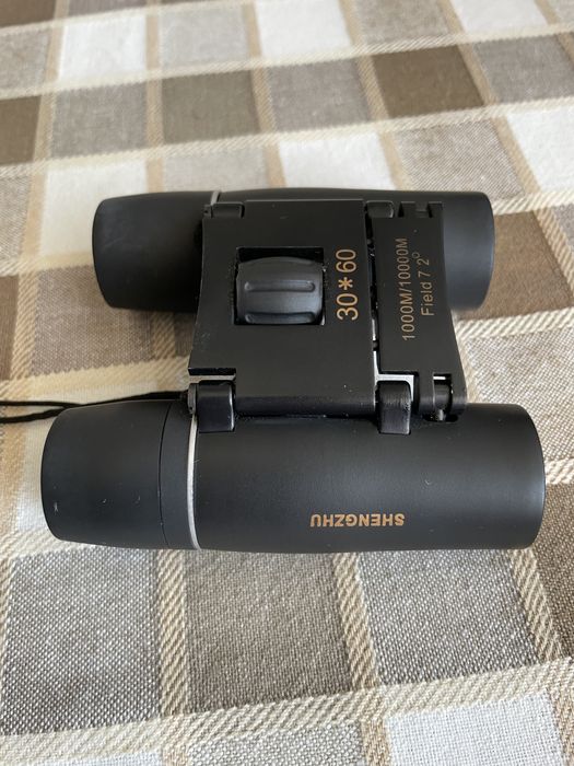 Vând binoclu Shengzhu