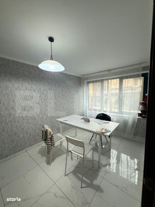 Apartament cu 3 camere, 60 mp, pretabil spatiu comercial, zona Central