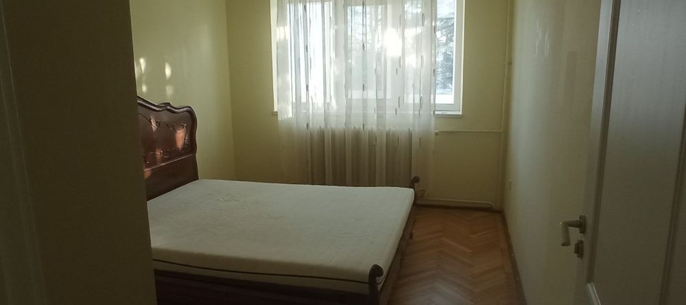 Închiriez apartament  3 camere