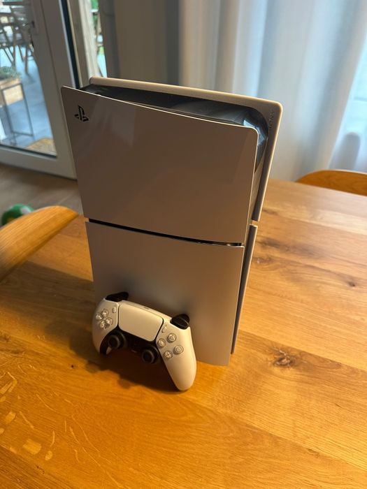 PlayStation 5 Digital Slim de vanzare-ca nou!
