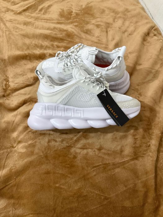 Adidași Versace chain reaction