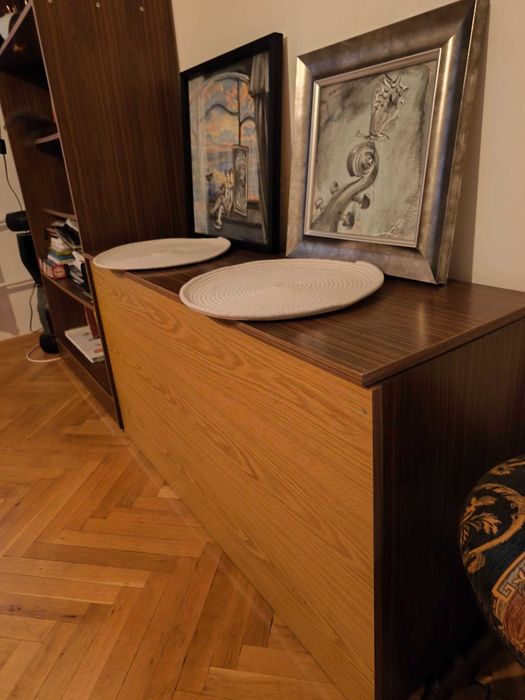 Продава се гардероб, библиотеки и легла