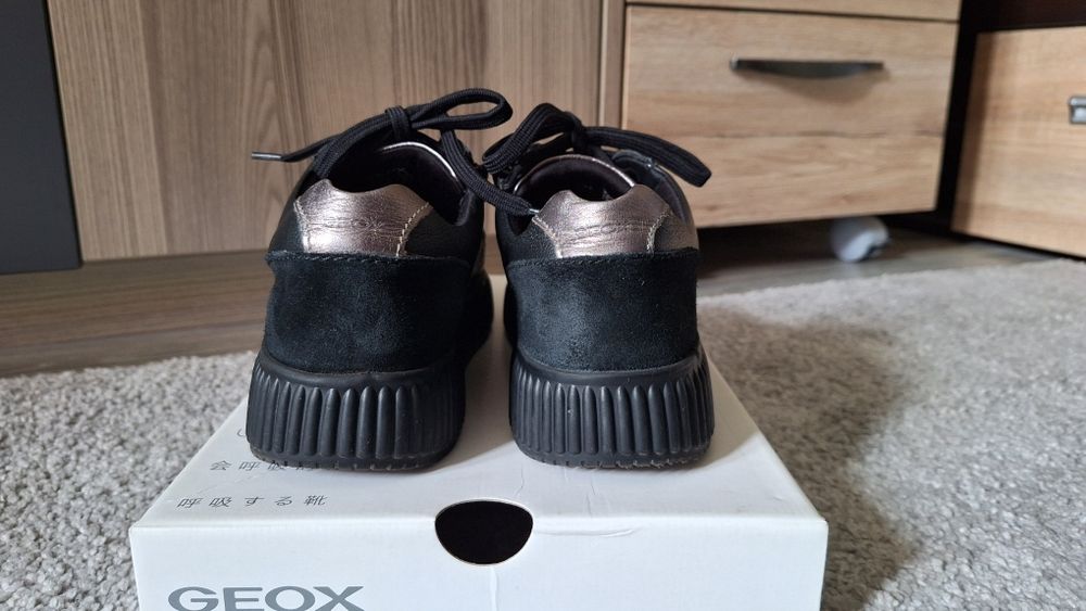 Спортни дамски обувки