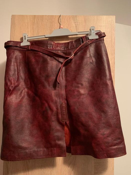 Vând costum de piele (damă)