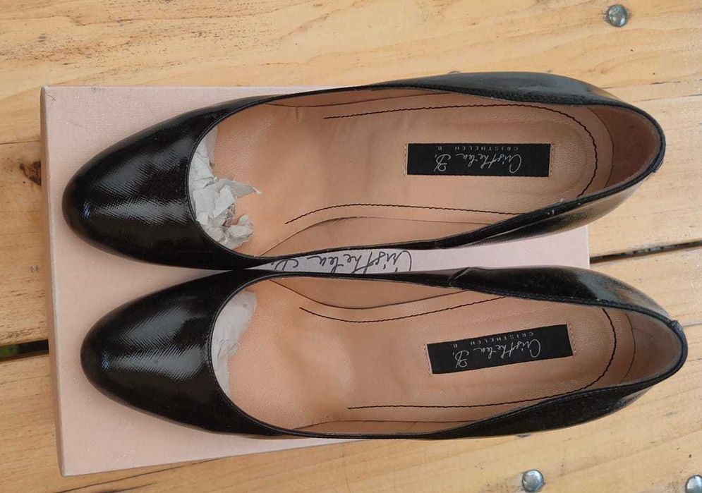 Pantofi Musette, marime 38, aproape noi, piele lăcuită