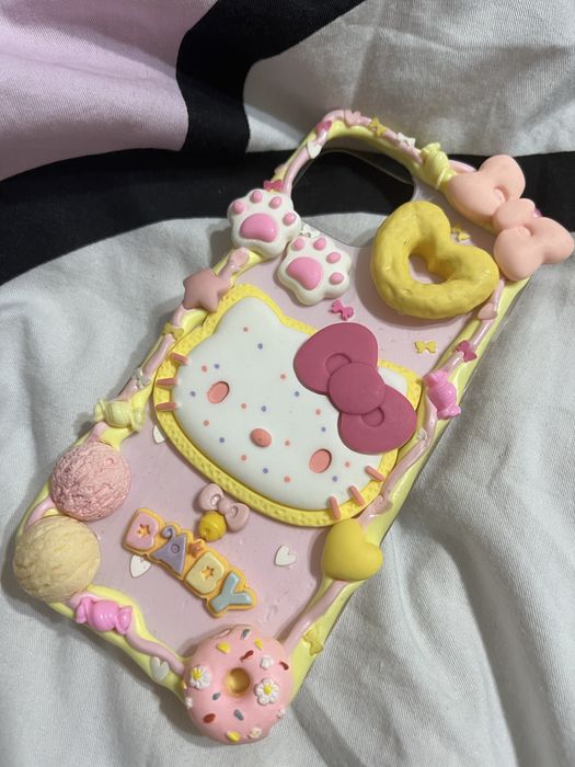 Чехол на Iphone 13 с hello kitty