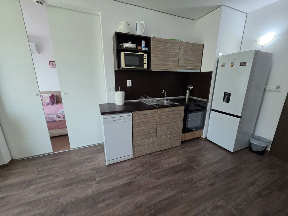 Стилен двустаен апартамент на 100 м от плажа в кв. Сарафово (к.с. Клара)