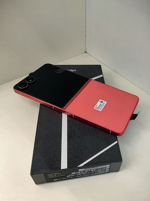 Хб! Samsung Z Flip7  12 / 512 Coralred ЧИСТО НОВ
