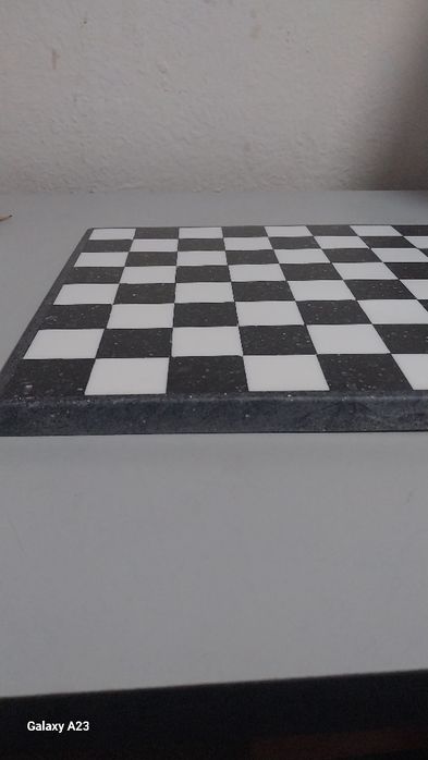 SHaxmat doskasi toshdan