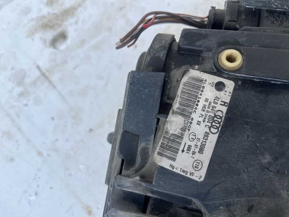 Far dreapta Audi Q7 4L fundal negru 4L0941004C 2005-2009