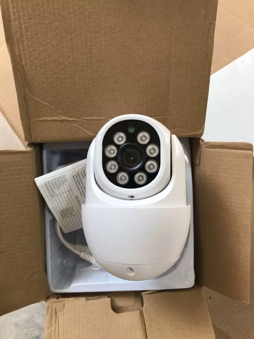 Продавам чисто нова в кутия PTZ въртяща моторизирана аналогова камера