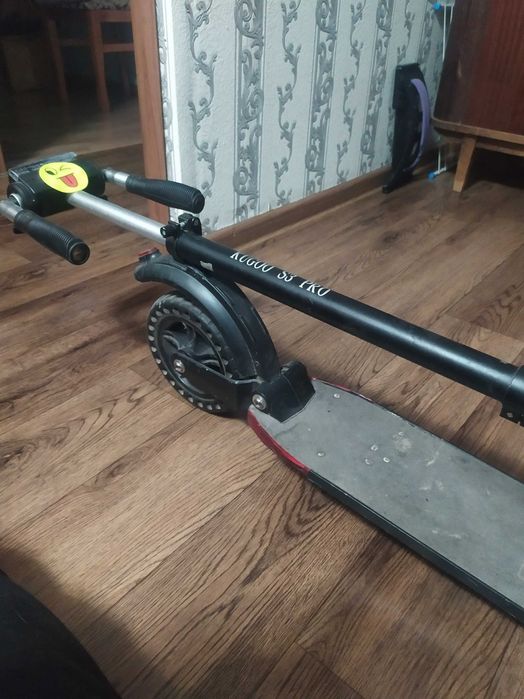 Электросамокат в отличном состоянии