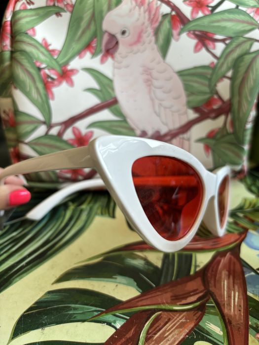 Очила със цветни стъкла