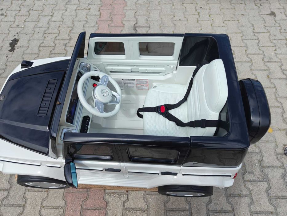 MERCEDES Акумулаторен джип EQG бял