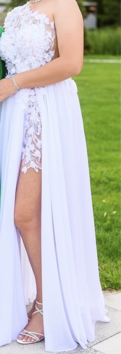 Vand rochie albă