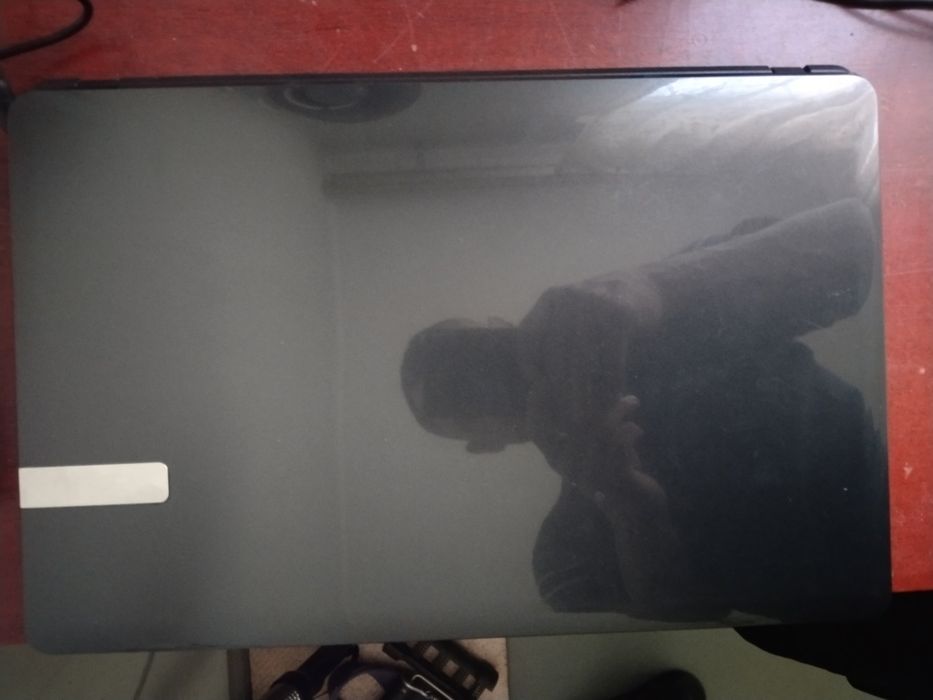 Продам ноутбук Acer Aspire E1-571