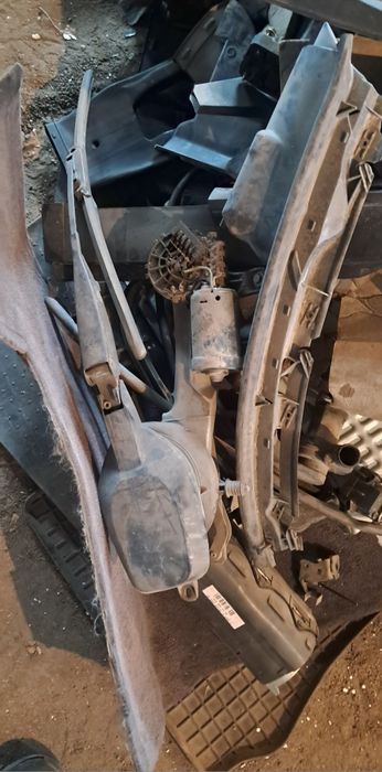 Задний кожаный диван