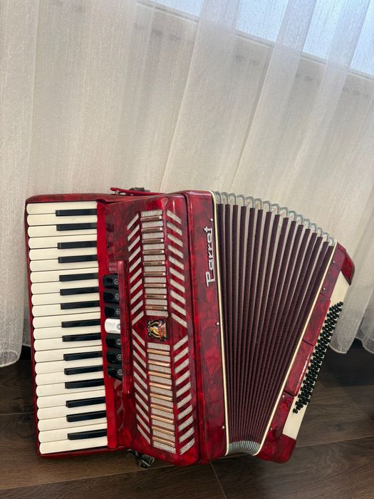Acordeon Parrot/Scandalli  cu 80 de basi