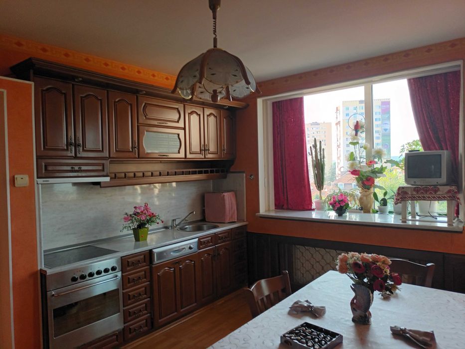 Продава се Четиристаен апартамент в Плевен, Идеален център - 95 кв.м за 1422 €/кв.м - Снимка #3