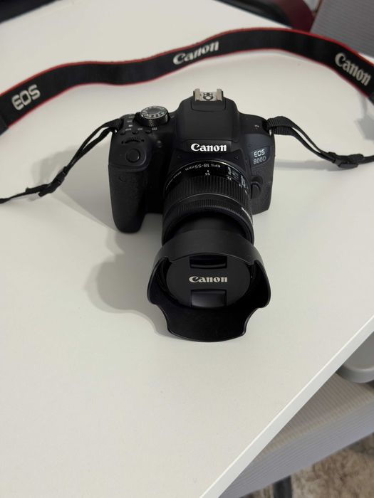 Canon EOS 800D + obiectiv kit 18-55mm - FULLBOX, folosit foarte puțin