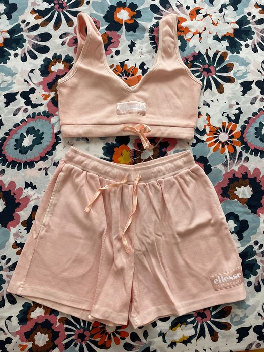 Къси панталони и топ Ellesse