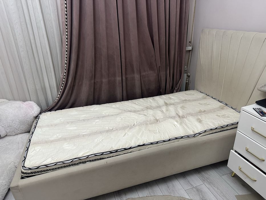 Кровать с матрассом