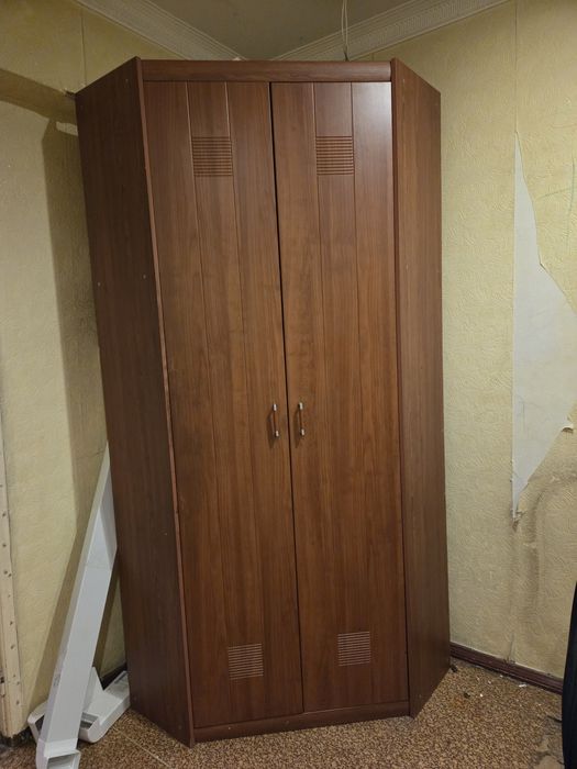Продам угловой шкаф