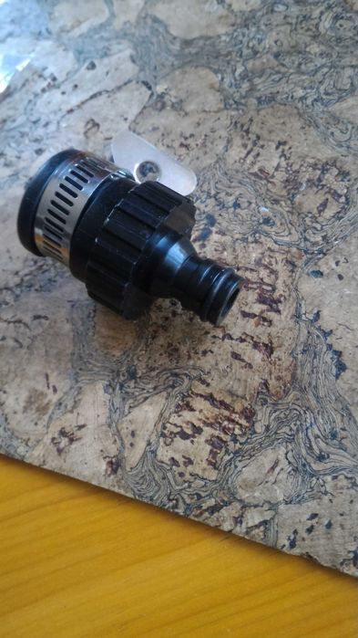Adaptor conector pentru furtun la robinet