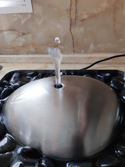 Продавам фонтан с естествени камъни