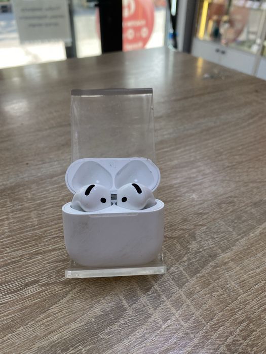 Airpods 4.  (A4)