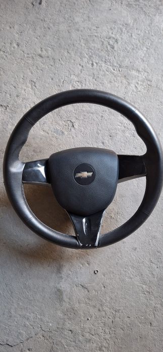 Продам рул от спарка кожа завод стояло на матизе.состояния отличное