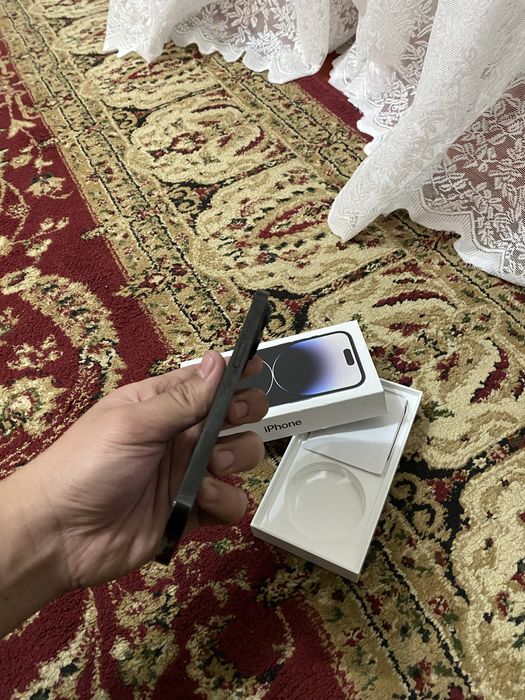 iPhone 14 Pro с коробкой.