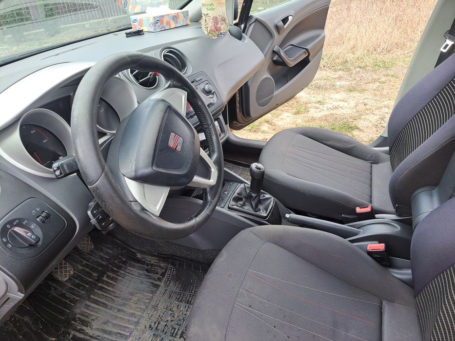 Seat ibiza model 2011