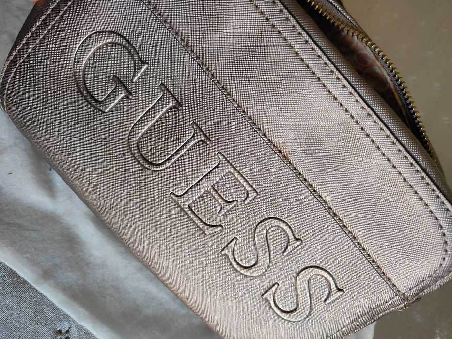 Оригинална чанта Guess