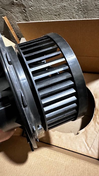 Перка за климатик на автомобил VW марка Valeo