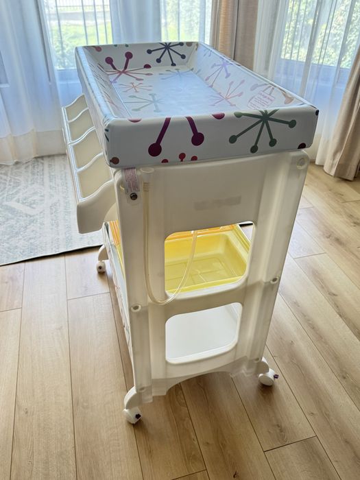 Masă de înfășat cu cădiță Cosatto, stare noua