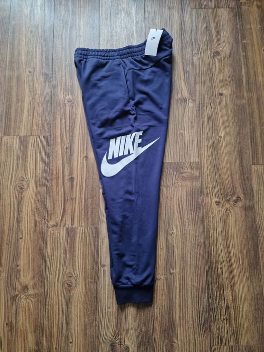 Страхотно мъжко спортно долнище NIKE

Най-висок клас материя и

израбо