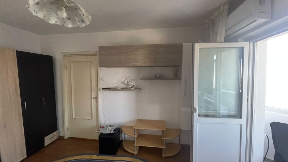 Garsoniera decoltata str Spania