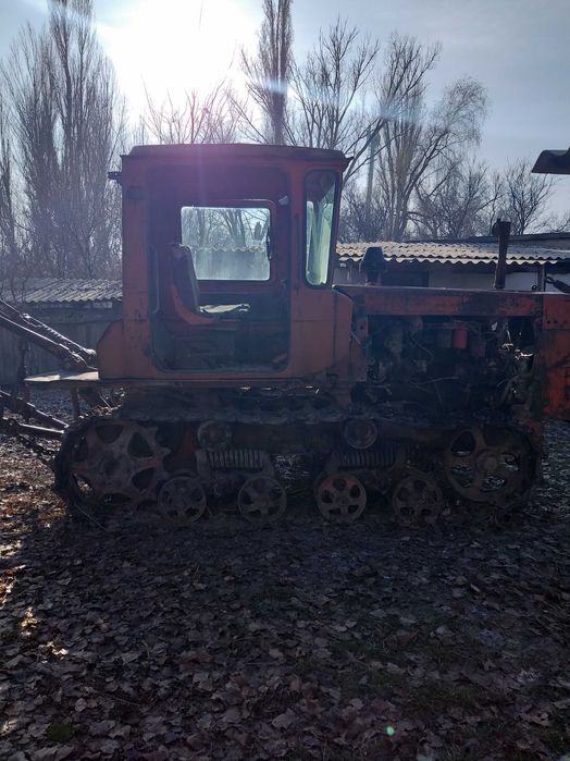 Трактор ДТ 75 гусеничный